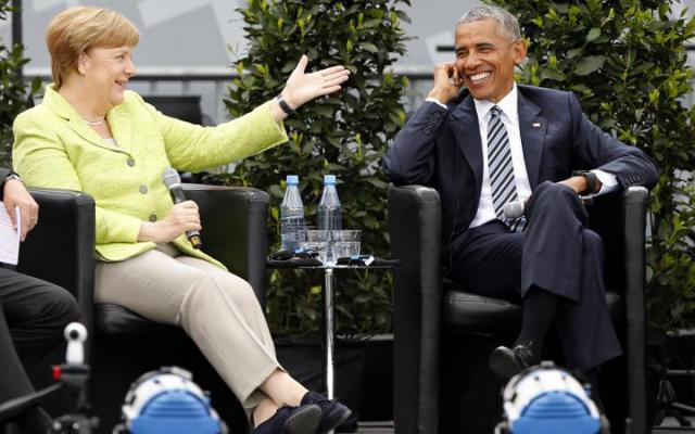 H&agrave;ng ng&agrave;n người Đức ch&agrave;o đ&oacute;n &ocirc;ng Obama t&aacute;i ngộ b&agrave; Merkel - 0