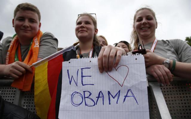 Hàng ngàn người Đức chào đón ông Obama tái ngộ bà Merkel - 9 Hàng ngàn người Đức chào đón ông Obama tái ngộ bà Merkel - 9