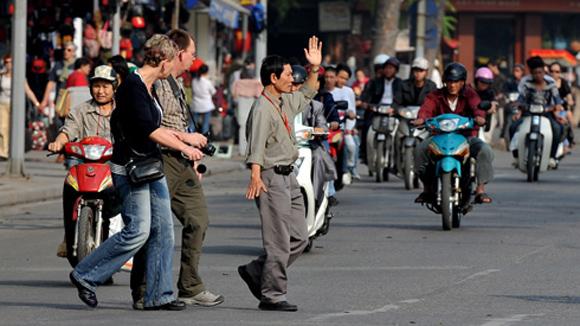 Văn hóa lái xe của người Việt bao giờ mới bằng người Lào? - 1 Văn hóa lái xe của người Việt bao giờ mới bằng người Lào? - 1