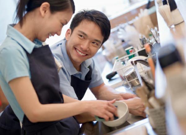 Khoa học chứng minh đàn ông rửa bát giúp vợ sẽ kiếm tiền giỏi hơn, sự nghiệp thăng tiến vượt bậc - 0 Khoa học chứng minh đàn ông rửa bát giúp vợ sẽ kiếm tiền giỏi hơn, sự nghiệp thăng tiến vượt bậc - 0