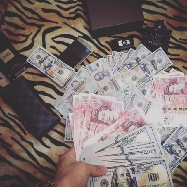 Hội con nhà siêu giàu Việt Nam gây sốc trên báo nước ngoài vì mức độ ăn chơi xa hoa khủng khiếp - 1 Hội con nhà siêu giàu Việt Nam gây sốc trên báo nước ngoài vì mức độ ăn chơi xa hoa khủng khiếp - 1