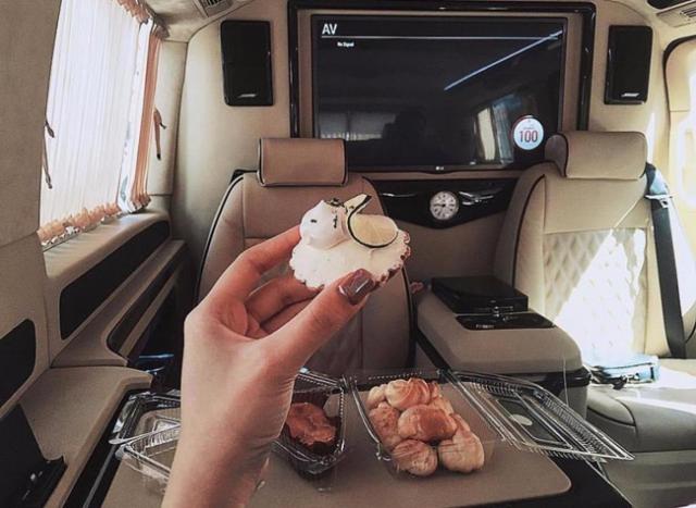 Hội con nhà siêu giàu Việt Nam gây sốc trên báo nước ngoài vì mức độ ăn chơi xa hoa khủng khiếp - 3 Hội con nhà siêu giàu Việt Nam gây sốc trên báo nước ngoài vì mức độ ăn chơi xa hoa khủng khiếp - 3