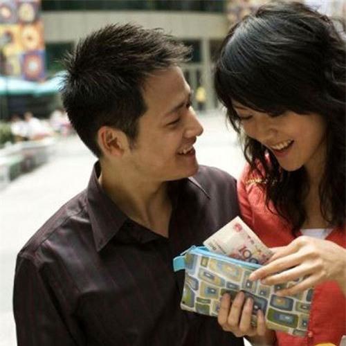 Tâm sự của anh chồng lấy nhầm khủng long bạo chúa, vợ lột hết lương, mỗi ngày phát cho 50 nghìn tiêu vặt - 0