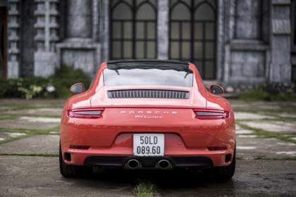 Nước Đức trong một chiếc Porsche 911 giá 8 tỷ - 2 Nước Đức trong một chiếc Porsche 911 giá 8 tỷ - 2