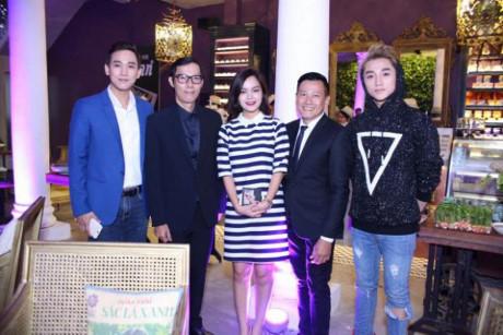 Khánh Casa: Nhân vật tát nảy lửa nữ nhân viên đang mang thai tại Saigon Centre là ai? - 5 Khánh Casa: Nhân vật tát nảy lửa nữ nhân viên đang mang thai tại Saigon Centre là ai? - 5