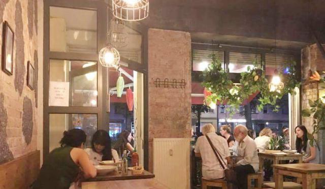 Quán ăn mang tên Cô Hà - giữ hồn Hà Nội ở Berlin - 1 Quán ăn mang tên Cô Hà - giữ hồn Hà Nội ở Berlin - 1