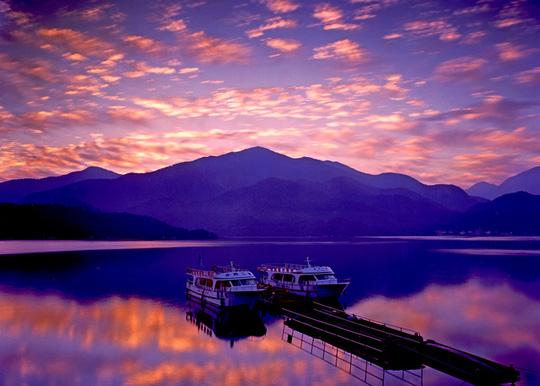 Đừng để người Việt xấu thêm: Du khách Việt tiểu bậy xuống hồ nổi tiếng Đài Loan - 2