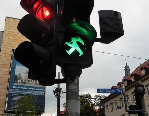 Hình minh hoạ đèn giao thông ở Đức sẽ thay đổi theo đặc sản văn hóa từng địa phương - 4 Hình minh hoạ đèn giao thông ở Đức sẽ thay đổi theo đặc sản văn hóa từng địa phương - 4