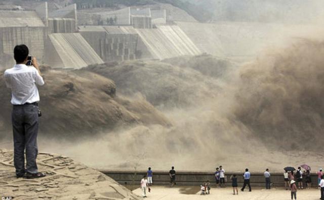 Không phải quân đội hay súng đạn, đây mới là vũ khí hủy diệt đáng sợ nhất của Trung Quốc - 0