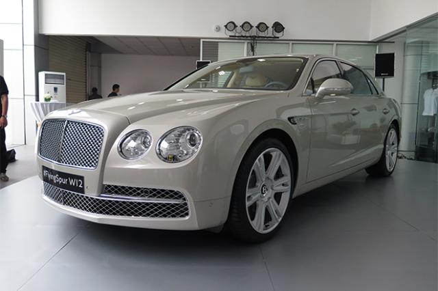 Phù phép kính ôtô Việt Nam thành sản phẩm của hãng xe sang Đức - 0 Phù phép kính ôtô Việt Nam thành sản phẩm của hãng xe sang Đức - 0