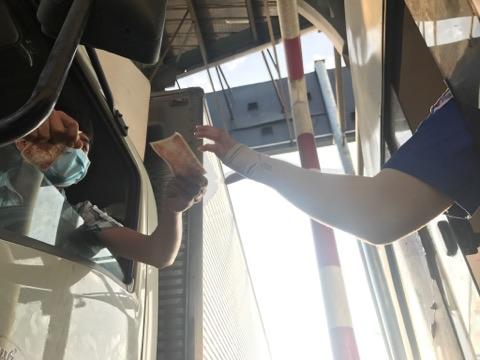 Tài xế đồng loạt dùng tiền lẻ, BOT Biên Hòa phải xả trạm - 4 Tài xế đồng loạt dùng tiền lẻ, BOT Biên Hòa phải xả trạm - 4