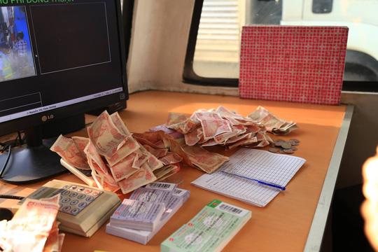 Tài xế đồng loạt dùng tiền lẻ, BOT Biên Hòa phải xả trạm - 8 Tài xế đồng loạt dùng tiền lẻ, BOT Biên Hòa phải xả trạm - 8