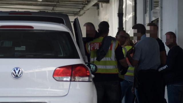 Lạm dụng tình dục trẻ em, ăn trộm, đánh người: Cuối cùng Đức cũng tống cổ được 8 thanh niên tị nạn này về nước - 0