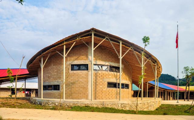 Không cần ngàn tỷ, GS Ngô Bảo Châu đã biến Ngôi trường ọp ẹp thành Bông hoa giữa núi rừng - 8 Không cần ngàn tỷ, GS Ngô Bảo Châu đã biến Ngôi trường ọp ẹp thành Bông hoa giữa núi rừng - 8