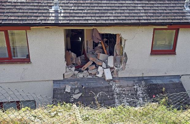 Vừa rời nhà tắm vì nghe thấy tiếng con khóc dữ dội, bà mẹ may mắn thoát chết trong tích tắc - 1 Vừa rời nhà tắm vì nghe thấy tiếng con khóc dữ dội, bà mẹ may mắn thoát chết trong tích tắc - 1