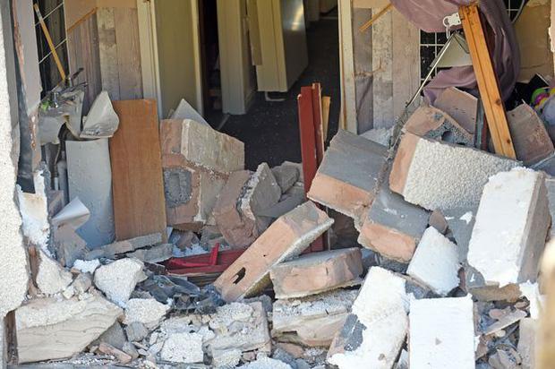 Vừa rời nhà tắm vì nghe thấy tiếng con khóc dữ dội, bà mẹ may mắn thoát chết trong tích tắc - 2 Vừa rời nhà tắm vì nghe thấy tiếng con khóc dữ dội, bà mẹ may mắn thoát chết trong tích tắc - 2