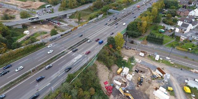 Đức: Nghi ngờ có bom dưới lòng đường cao tốc, Autobahn A1 cấm đường trên diện rộng nhiều ngày - 0 Đức: Nghi ngờ có bom dưới lòng đường cao tốc, Autobahn A1 cấm đường trên diện rộng nhiều ngày - 0
