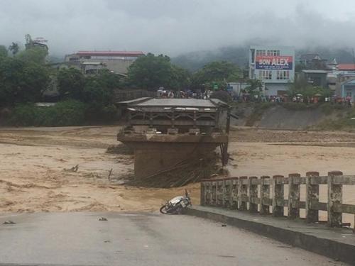  Lũ lụt ở Yên Bái: Tìm thấy thi thể phóng viên bị lũ cuốn cách nơi gặp nạn 100 km  - 1