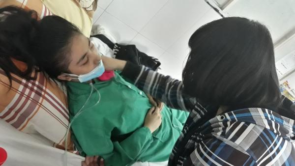 Thiếu nữ 19 tuổi ở Sài Gòn bị bệnh nằm chờ chết vì không có tiền, không người thân - 0