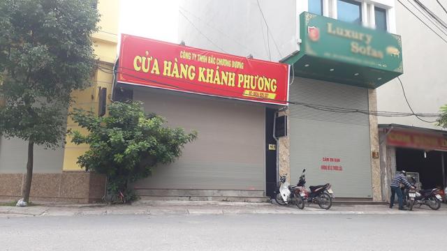 Vụ hàng xách tay châu Âu rởm: Đóng cửa, hạ biển hàng loạt- thủ phủ hàng xách tay sắp đến ngày tàn? - 2