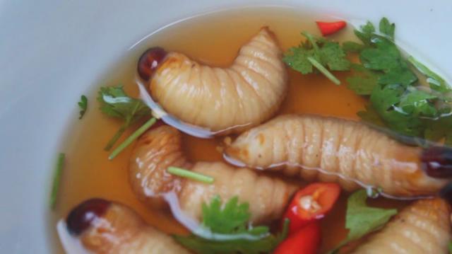 Cô gái ngoại quốc vạch trần 6 điều kỳ cục mà bạn sẽ tìm thấy ở Việt Nam - 4 Cô gái ngoại quốc vạch trần 6 điều kỳ cục mà bạn sẽ tìm thấy ở Việt Nam - 4