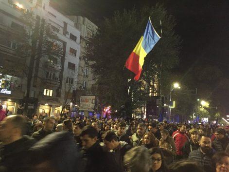 Thế giới đêm qua: Xả súng hàng loạt ở Texas, Hoa Kỳ xem xét viễn cảnh tấn công Triều Tiên, Cựu thủ hiến Catalonia xuất trình cảnh sát Bỉ - 1 Thế giới đêm qua: Xả súng hàng loạt ở Texas, Hoa Kỳ xem xét viễn cảnh tấn công Triều Tiên, Cựu thủ hiến Catalonia xuất trình cảnh sát Bỉ - 1