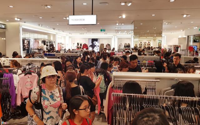 Những người thờ ơ với Zara, H&M ở Việt Nam, họ là ai? - 0