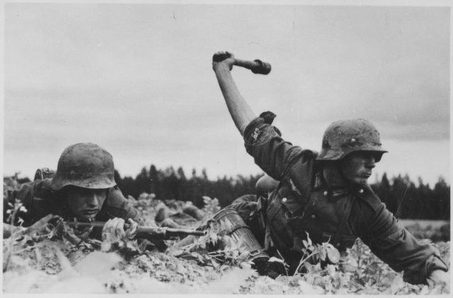 6 sai lầm quân sự lớn nhất khiến Hitler thảm bại, phải tự sát - 1 6 sai lầm quân sự lớn nhất khiến Hitler thảm bại, phải tự sát - 1