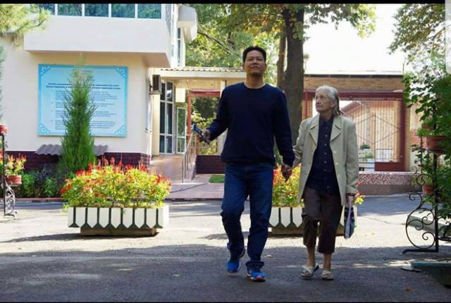 Cuộc gặp gỡ của bà mẹ Nga và cậu con trai Việt sau 30 năm: Người nhớ, người quên nhưng nghĩa tình vẫn vẹn toàn - 2 Cuộc gặp gỡ của bà mẹ Nga và cậu con trai Việt sau 30 năm: Người nhớ, người quên nhưng nghĩa tình vẫn vẹn toàn - 2