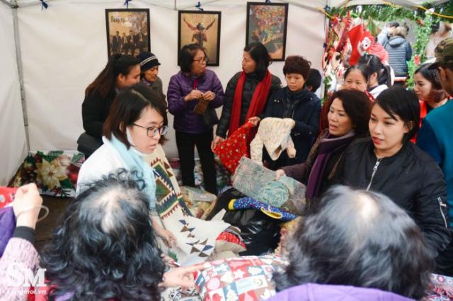 Người Hà Nội háo hức tới hội chợ Giáng sinh Đức lần đầu tiên ở Việt Nam - 7 Người Hà Nội háo hức tới hội chợ Giáng sinh Đức lần đầu tiên ở Việt Nam - 7