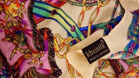 Khăn lụa Khai Silk không có lụa: Trò lừa trơ trẽn - 1 Khăn lụa Khai Silk không có lụa: Trò lừa trơ trẽn - 1