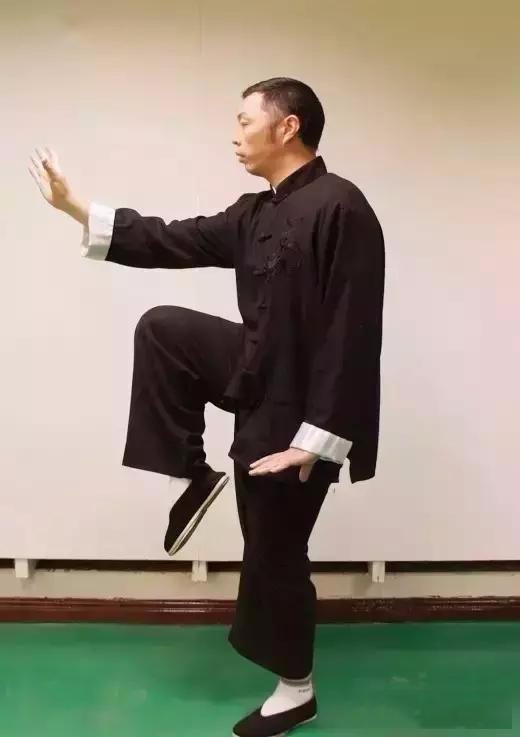 Một phút đứng 1 chân mỗi ngày, tác động kỳ diệu đến sức khỏe thế nào? - 3