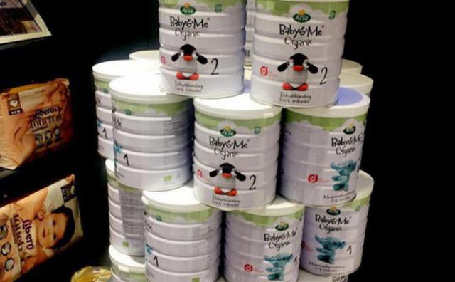 Du khách Trung Quốc vơ vét sữa bột trong siêu thị Đan Mạch - 0