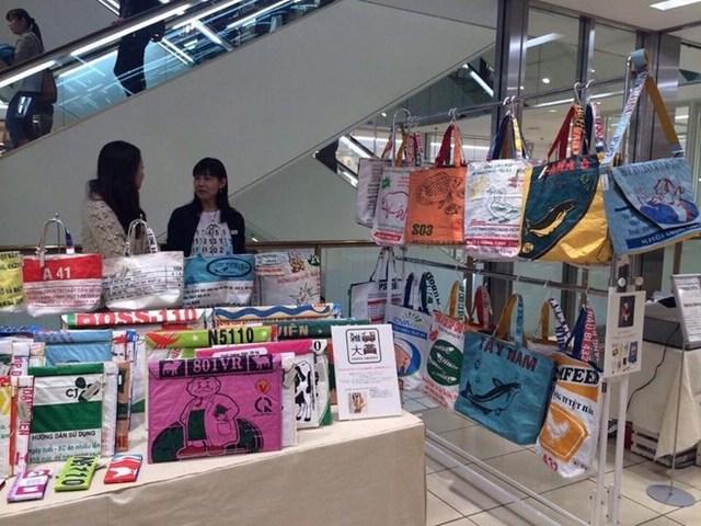 Túi cám con cò ở Việt Nam qua Nhật bỗng thành hàng xa xỉ… gây sốt - 6