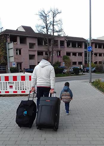 Việt kiều về nước và nỗi lo quà cáp - 0