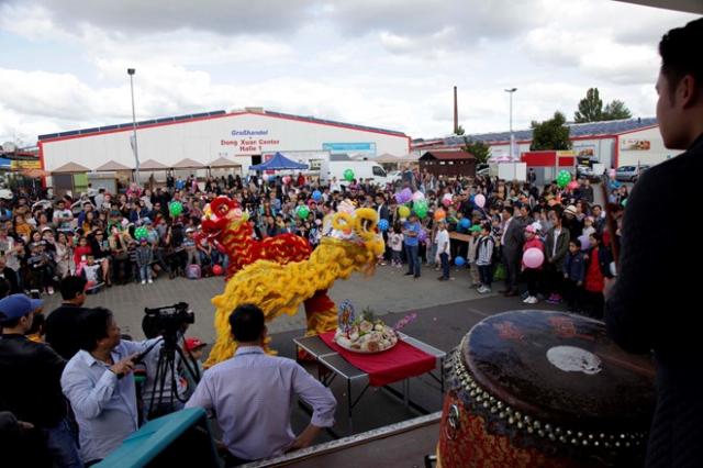 Một số người Việt ở Đức vẫn thích đua nhau mở tiệc đông người - 0 Một số người Việt ở Đức vẫn thích đua nhau mở tiệc đông người - 0