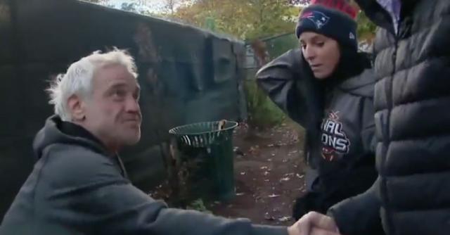 Cha quyết định trở thành người vô gia cư, cứu con gái thoát khỏi cạm bẫy ma túy - 1