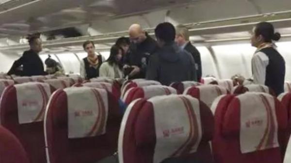 Ngồi máy bay Trung Quốc, hơn chục hành khách bị ăn cắp tiền - 0 Ngồi máy bay Trung Quốc, hơn chục hành khách bị ăn cắp tiền - 0