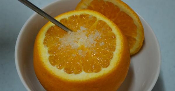 Ho khan ngứa cổ lâu ngày, đem cam hấp kiểu này ăn vào khỏi ngay lại còn ngon bất ngờ - 0 Ho khan ngứa cổ lâu ngày, đem cam hấp kiểu này ăn vào khỏi ngay lại còn ngon bất ngờ - 0