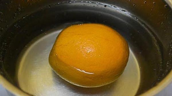 Ho khan ngứa cổ lâu ngày, đem cam hấp kiểu này ăn vào khỏi ngay lại còn ngon bất ngờ - 1 Ho khan ngứa cổ lâu ngày, đem cam hấp kiểu này ăn vào khỏi ngay lại còn ngon bất ngờ - 1