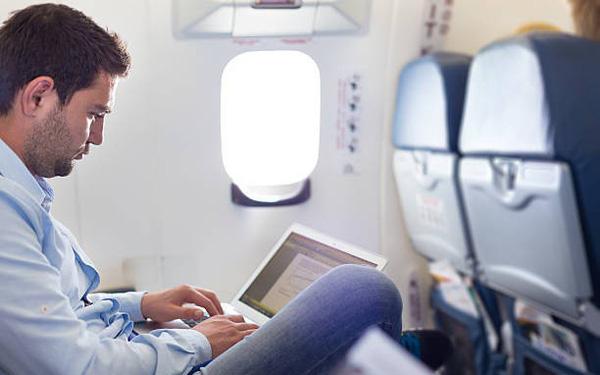 Gặp một bé gái bị ung thư trên chuyến bay, câu nói của cô bé đã làm thay đổi cuộc đời tôi mãi mãi - 0 Gặp một bé gái bị ung thư trên chuyến bay, câu nói của cô bé đã làm thay đổi cuộc đời tôi mãi mãi - 0