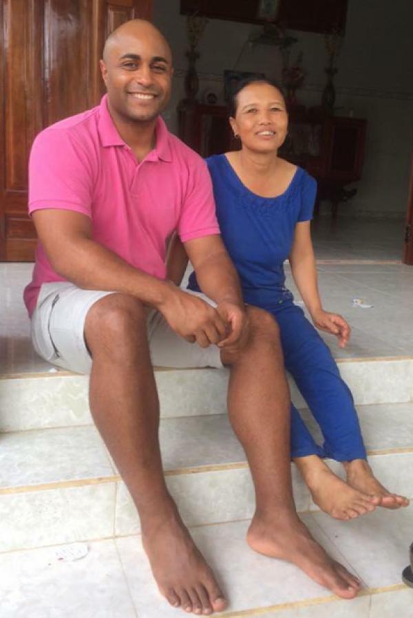 Chàng kỹ sư Đức khiến cả làng tò mò khi về thăm quê bạn gái Việt - 2 Chàng kỹ sư Đức khiến cả làng tò mò khi về thăm quê bạn gái Việt - 2