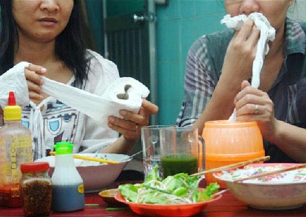 Lấy giấy vệ sinh lau miệng: “Bí mật” đáng sợ nên biết để tránh họa - 0 Lấy giấy vệ sinh lau miệng: “Bí mật” đáng sợ nên biết để tránh họa - 0