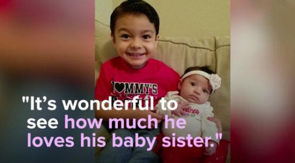 Cậu bé đàn hát trước tấm ảnh em gái làm lòng người xúc động: Xin hãy nhớ về tôi dù đã tạm biệt… - 1 Cậu bé đàn hát trước tấm ảnh em gái làm lòng người xúc động: Xin hãy nhớ về tôi dù đã tạm biệt… - 1