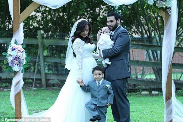 Cậu bé đàn hát trước tấm ảnh em gái làm lòng người xúc động: Xin hãy nhớ về tôi dù đã tạm biệt… - 3 Cậu bé đàn hát trước tấm ảnh em gái làm lòng người xúc động: Xin hãy nhớ về tôi dù đã tạm biệt… - 3