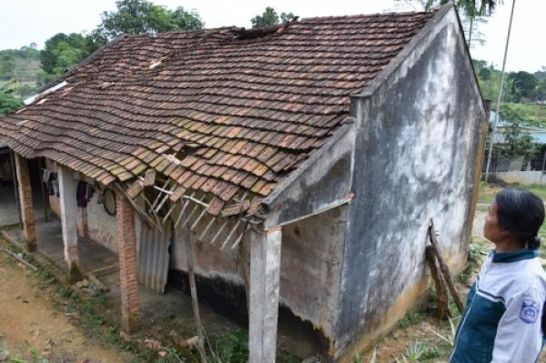 Phú Thọ: Tiền hỗ trợ hộ nghèo đi lạc vào nhà có của ăn của để - 0 Phú Thọ: Tiền hỗ trợ hộ nghèo đi lạc vào nhà có của ăn của để - 0