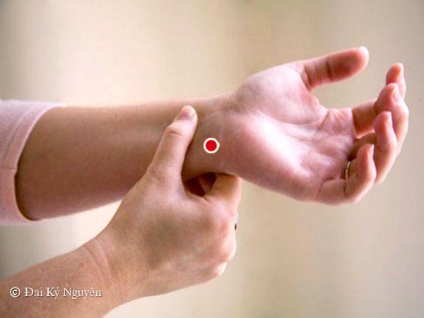 Đặt lưng là ngủ một mạch đến sáng nếu biết dùng 4 huyệt bí mật này, tối nay nên áp dụng ngay - 1 Đặt lưng là ngủ một mạch đến sáng nếu biết dùng 4 huyệt bí mật này, tối nay nên áp dụng ngay - 1