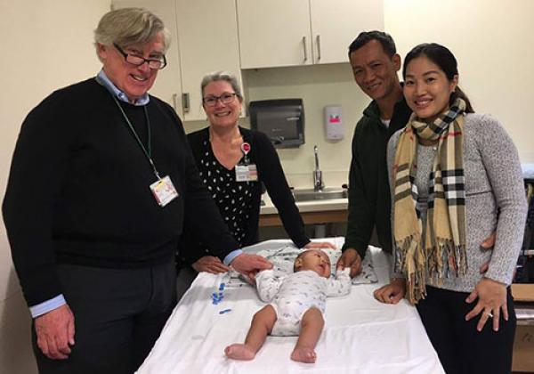 Tết ấm áp ở Mỹ của gia đình cậu bé Việt mắc bệnh teo cơ tủy - 1 Tết ấm áp ở Mỹ của gia đình cậu bé Việt mắc bệnh teo cơ tủy - 1