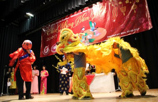 Quà Tết ‘hẻo’ liền bị chê ‘Việt kiều rởm’ - 1 Quà Tết ‘hẻo’ liền bị chê ‘Việt kiều rởm’ - 1