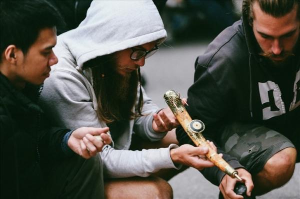 Những món đồ khó định giá ở phiên chợ đồ cổ giữa thủ đô - 0 Những món đồ khó định giá ở phiên chợ đồ cổ giữa thủ đô - 0